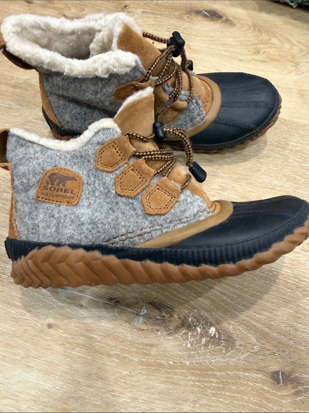 Sorel Out N About girls winter boots size 3